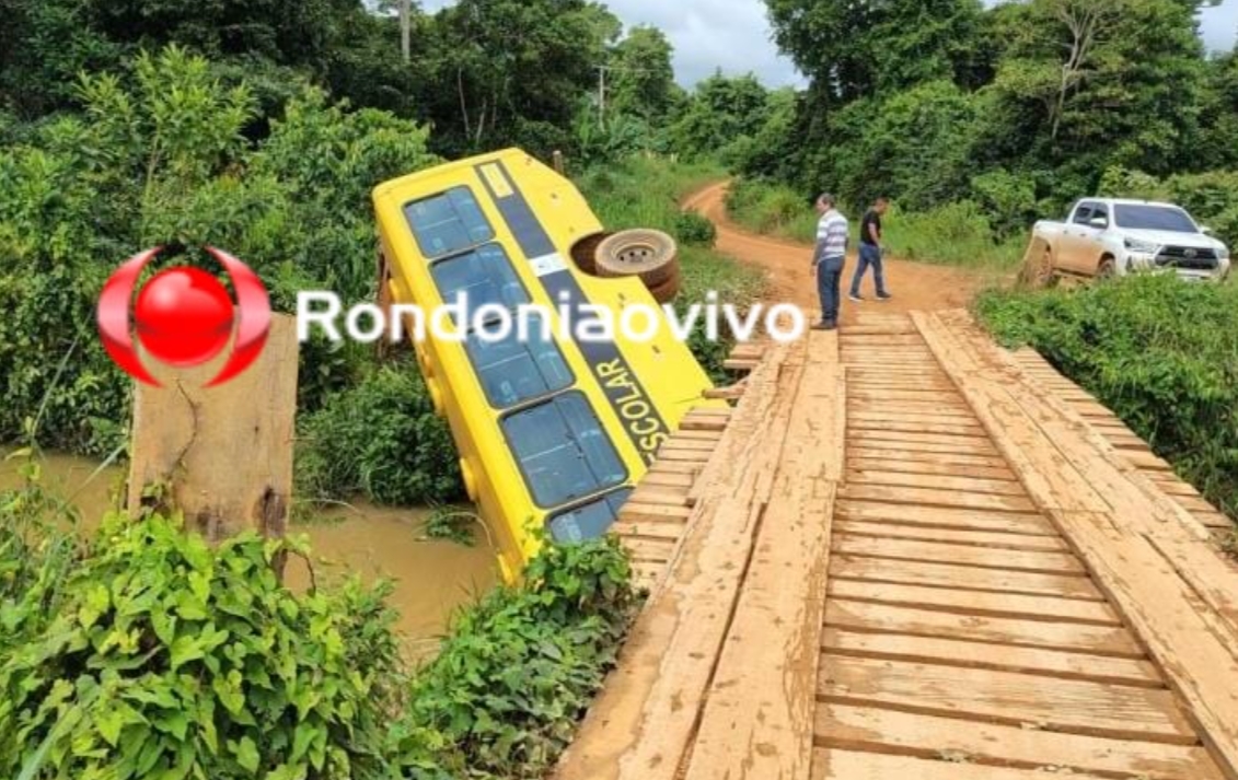 VÍDEO: Ônibus escolar cai em igarapé após motorista passar direto em ponte