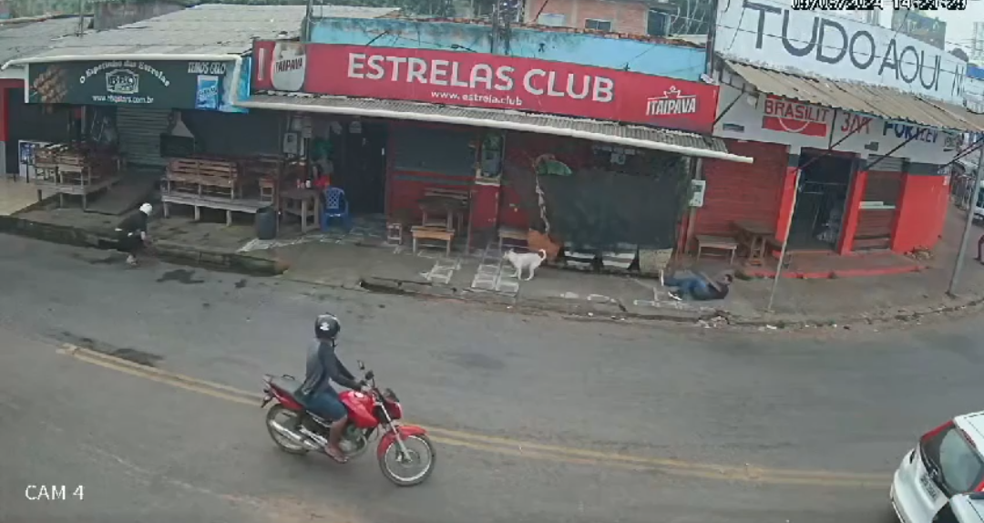 ASSISTA: Vídeo mostra ataque a tiros em frente de comércio no Cai N'água 