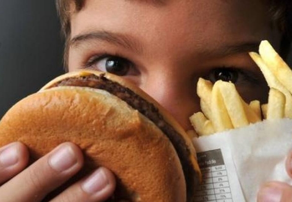 ALERTA: Uma em cada cinco crianças e adolescentes tem sobrepeso ou obesidade