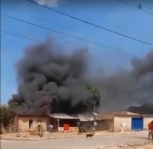 SOLIDARIEDADE: Família perde tudo após incêndio em residência