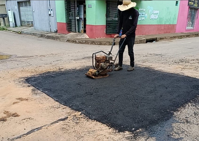 ZÉ PAROCA: Vereador celebra conclusão de obra de tapa-buraco no bairro Aponiã
