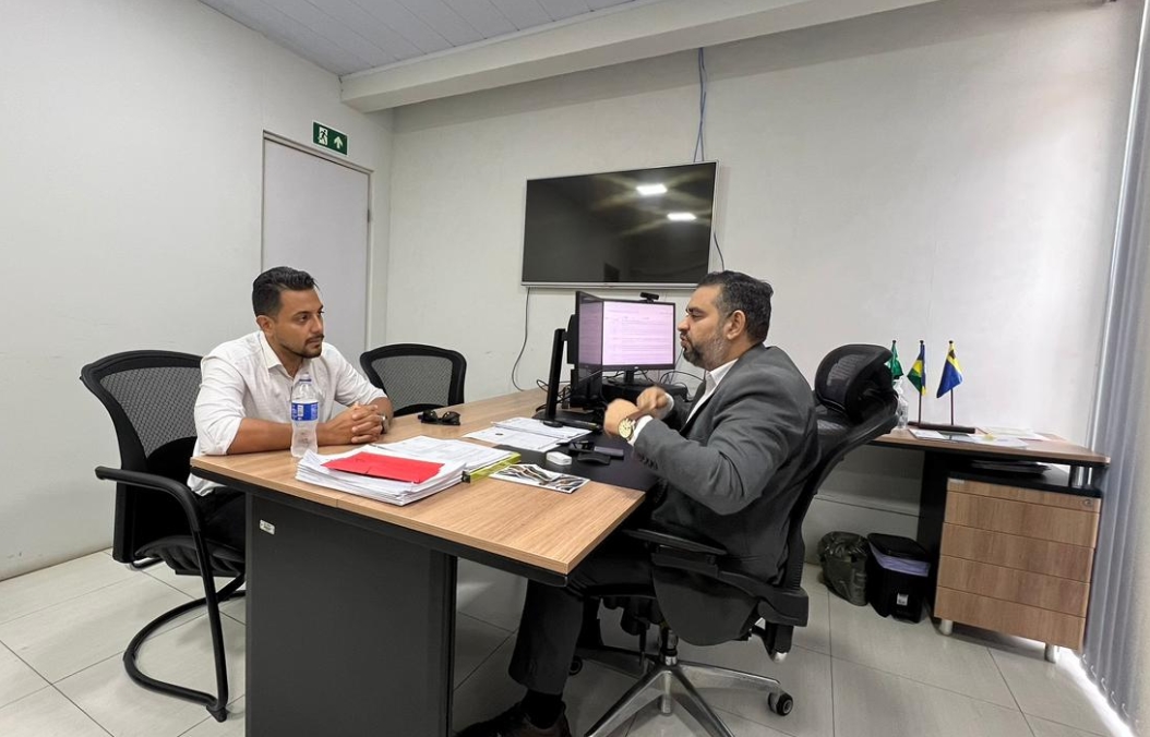 DR. GILBER: Vereador discute desempenho de PVH no Ideb durante reunião