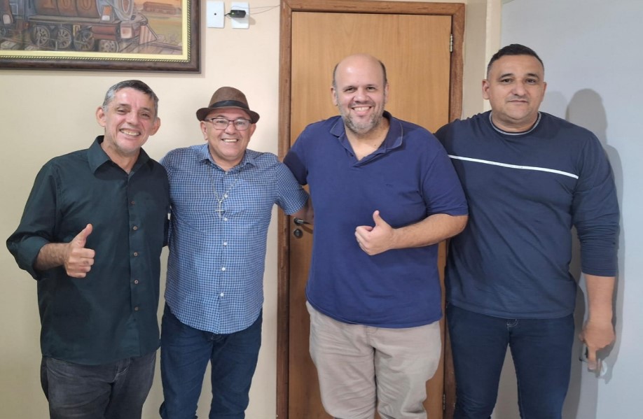 JÚNIOR QUEIROZ: Vereador discute investimentos e ações culturais durante reunião