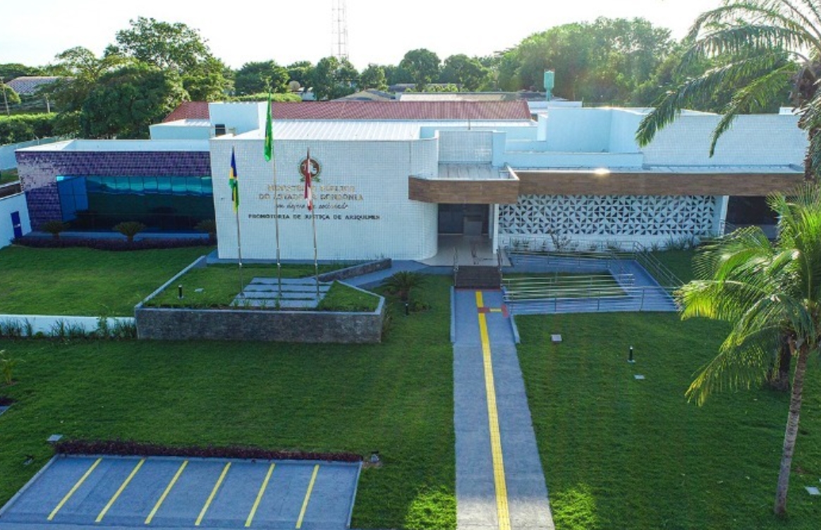 EXTREMA GRAVIDADE: MPRO representa adolescente por matar o avô e tentar matar a avó