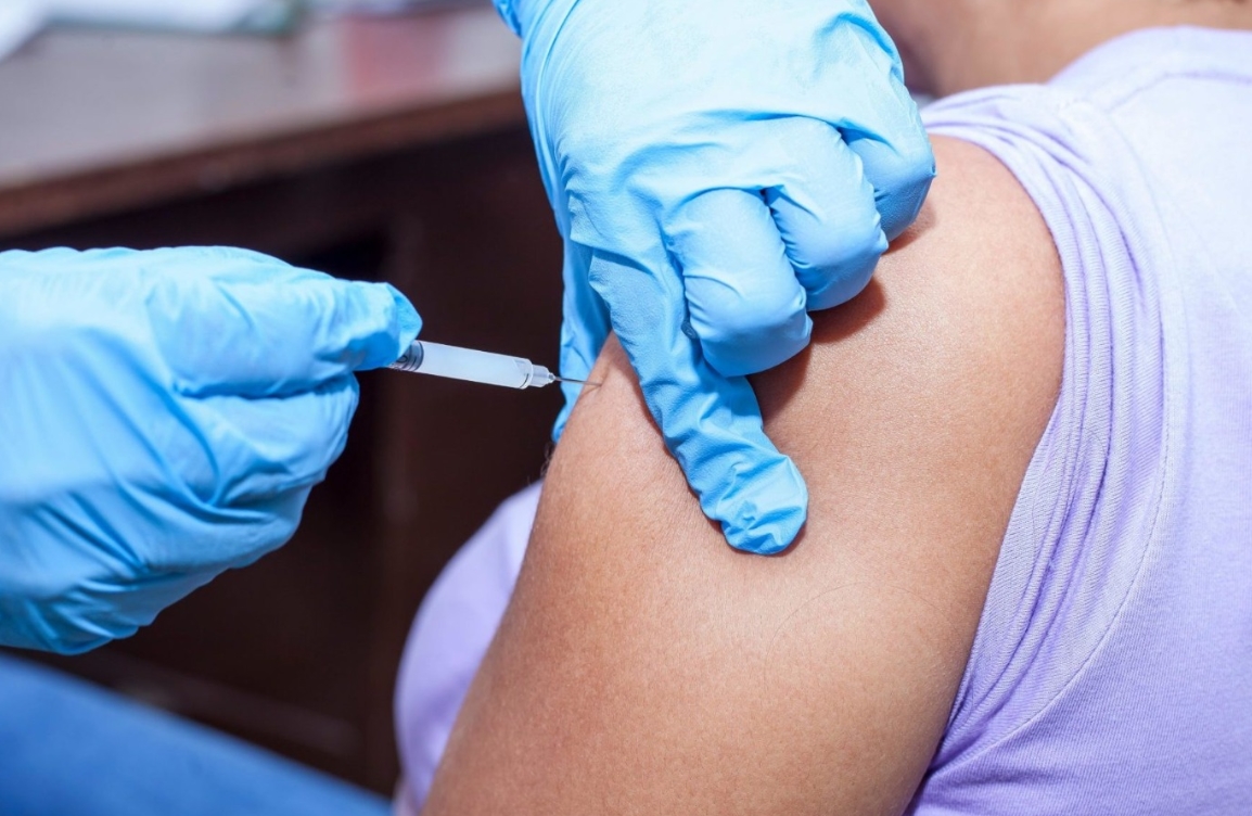 PREVENÇÃO AO CÂNCER: Desinformação afasta meninas da vacina contra o HPV no Brasil