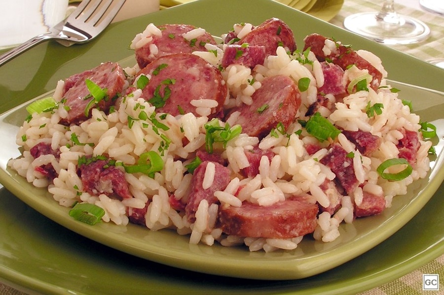 RECEITA: Aprenda a fazer um delicioso arroz carreteiro na pressão