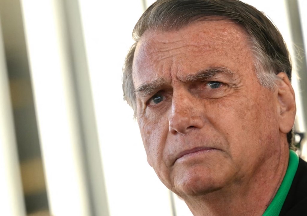 RESULTADO: Internautas acham que o ex-presidente Bolsonaro não deve ser preso