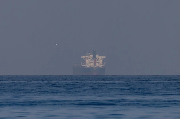 AUMENTO DA TENSÃO: Navio dos EUA é atacado com mísseis iranianos em Ormuz, diz mídia do país