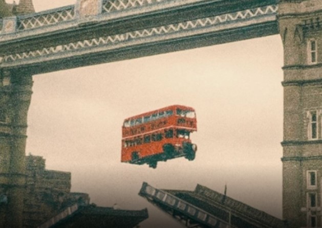 TOWER BRIDGE: Motorista saltou abertura de ponte com ônibus de 20 passageiros