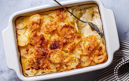 REFEIÇÃO FÁCIL: Juntei batata com queijo e levei ao forno e veja o resultado irresistível