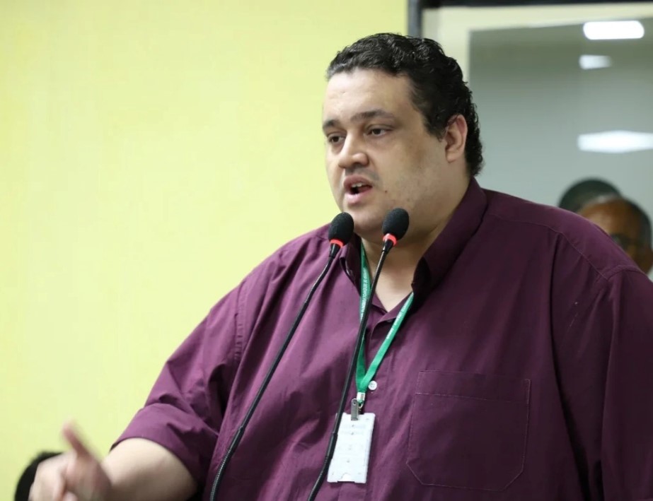 RACHADINHA: Vereador Thiago Tezzari retorna à Câmara Municipal após afastamento judicial