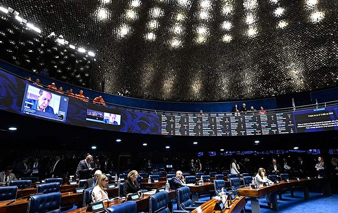 RESPEITO: Senado aprova aumento de penas para crimes contra professores e médicos