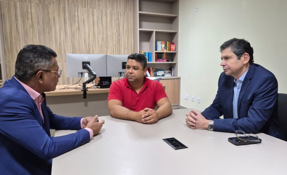 ARTICULAÇÃO: Almir José e André Coelho debatem conjuntura política e blindagem dos servidores