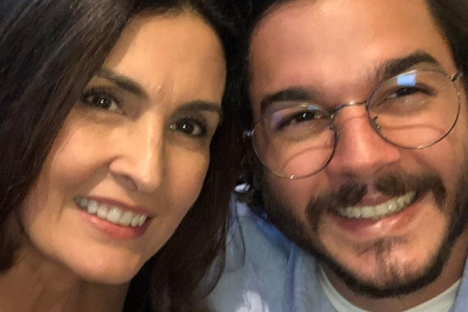 MUITO AMOR: Túlio Gadêlha mostra Fátima Bernardes de biquíni e se declara na web