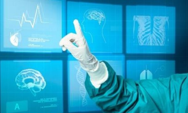 ERRA POUCO: Hospital com médicos de IA faz 3 mil atendimentos