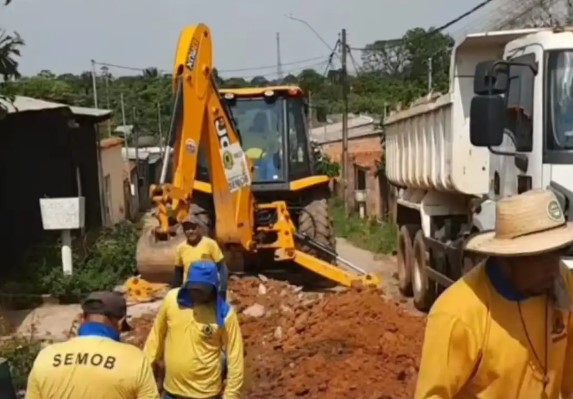 JÚNIOR QUEIROZ: Vereador tem pedido atendido e garante serviços de drenagem em rua