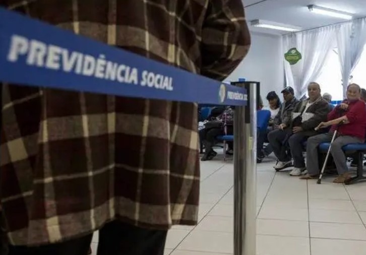 CALENDÁRIO: INSS paga aposentadoria de 2025 com reajuste