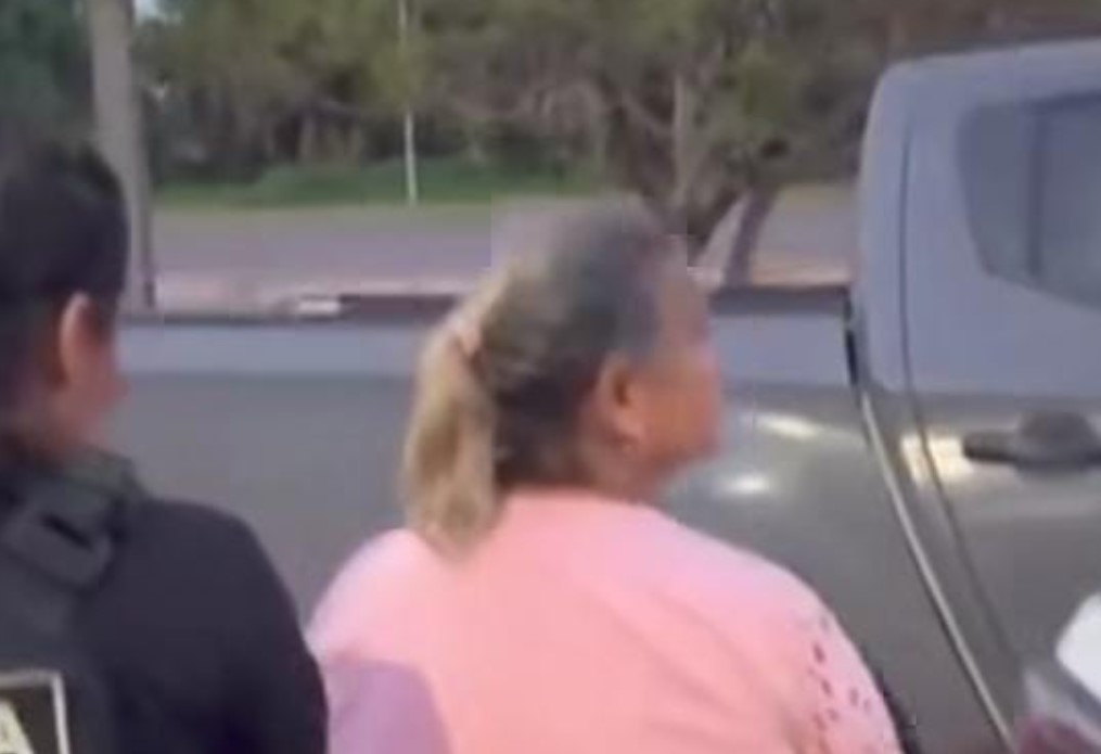 INTERCEPTADA: Idosa é presa acusada de chefiar boca de fumo em comércio de fachada