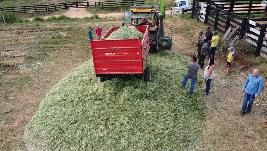 MACHADINHO D'OESTE: Dep. Ezequiel Neiva garante 600 toneladas de calcário aos agricultores