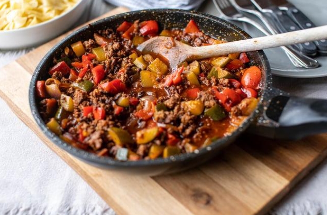 APRENDI COM A VOVÓ: Carne moída com legumes é uma das receitas mexicanas mais econômicas que já comi