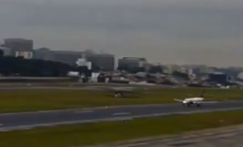 SUSTO: Avião da Azul faz decolagem arriscada em pista de aeroporto