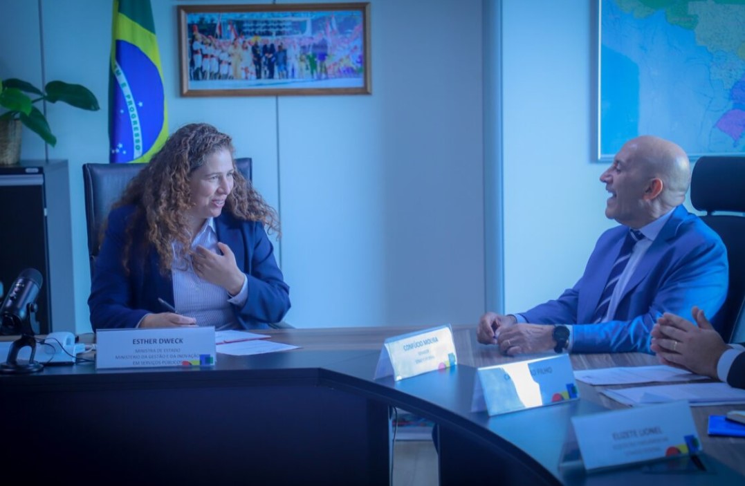 CONFÚCIO MOURA: Vitória dos servidores transpostos é mais uma conquista do senador