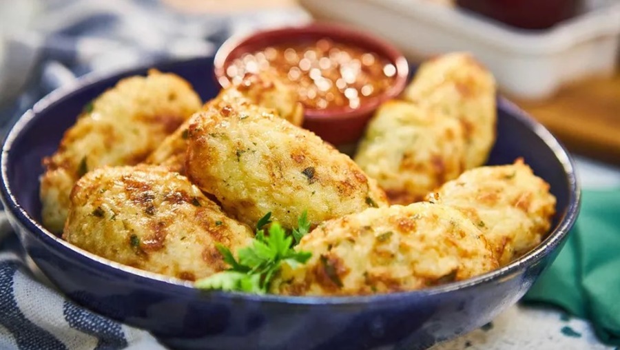 DELICIOSO: Aprenda a fazer bolinho de arroz na air fryer