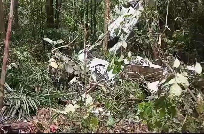 TRAGÉDIA: Destroços do avião que caiu no Amazonas são encontrados