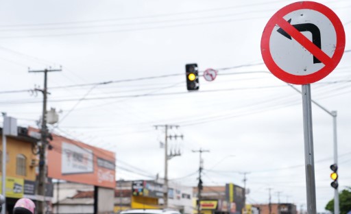 SINALIZAÇÃO: Semáforos ficam em amarelo intermitente em 15 cruzamentos
