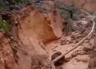 VILHENA: Avanço de erosão coloca em risco a torre de telefonia na Linha 130