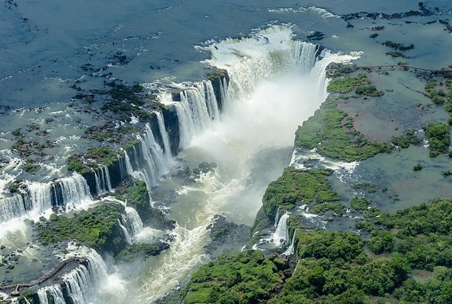 Os melhores paraísos naturais do Brasil e de Bali que não se deve perder