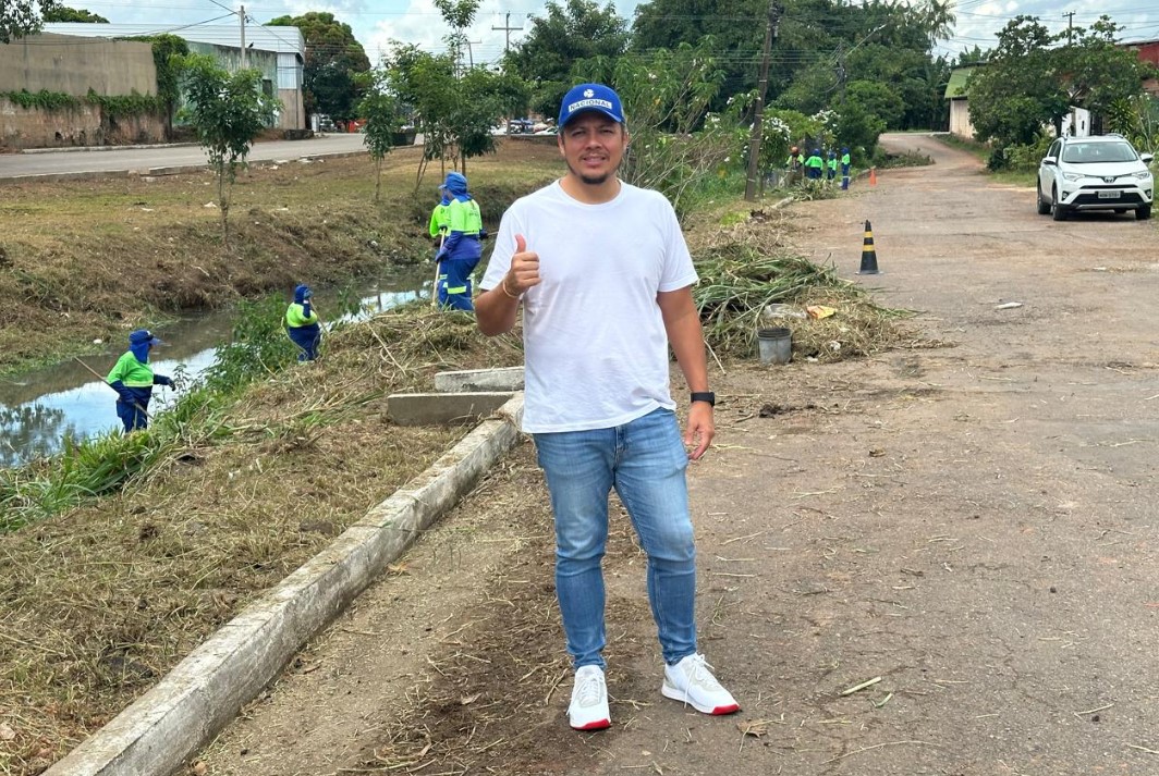 ZÉ PAROCA: Vereador visita obras do projeto sustentável para nova praça na capital