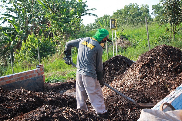 PRESERVAÇÃO AMBIENTAL: Empresário em parceria com Sebrae transforma lixo em composto orgânico