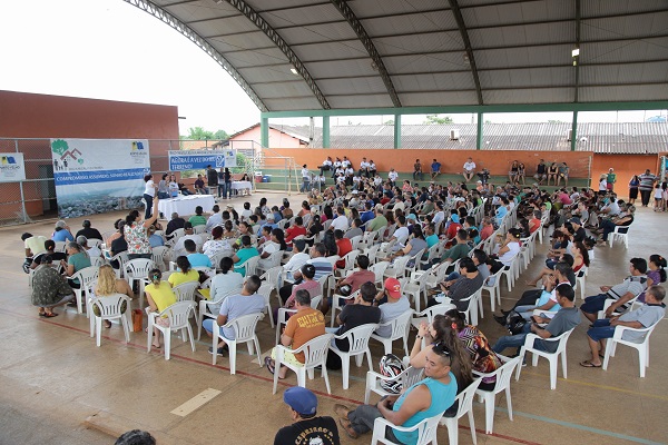 REGULARIZAÇÃO FUNDIÁRIA: Mais de 1.700 famílias são contempladas com títulos de imóveis