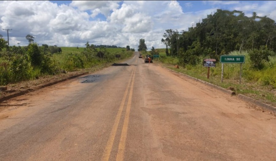 ESTRADA: Terminada a manutenção da Linha-90 que liga ao distrito de Tancredópolis