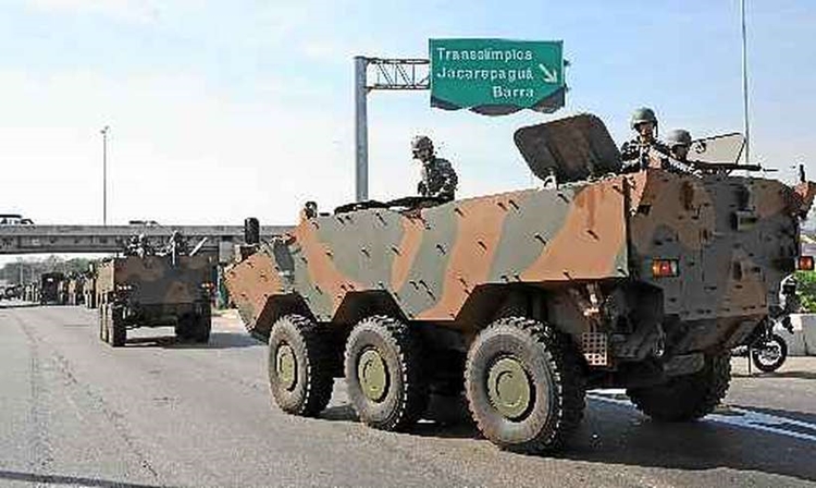 OPERAÇÃO: Bolsonaro receberá desfile de tanque em dia de discussão do voto impresso