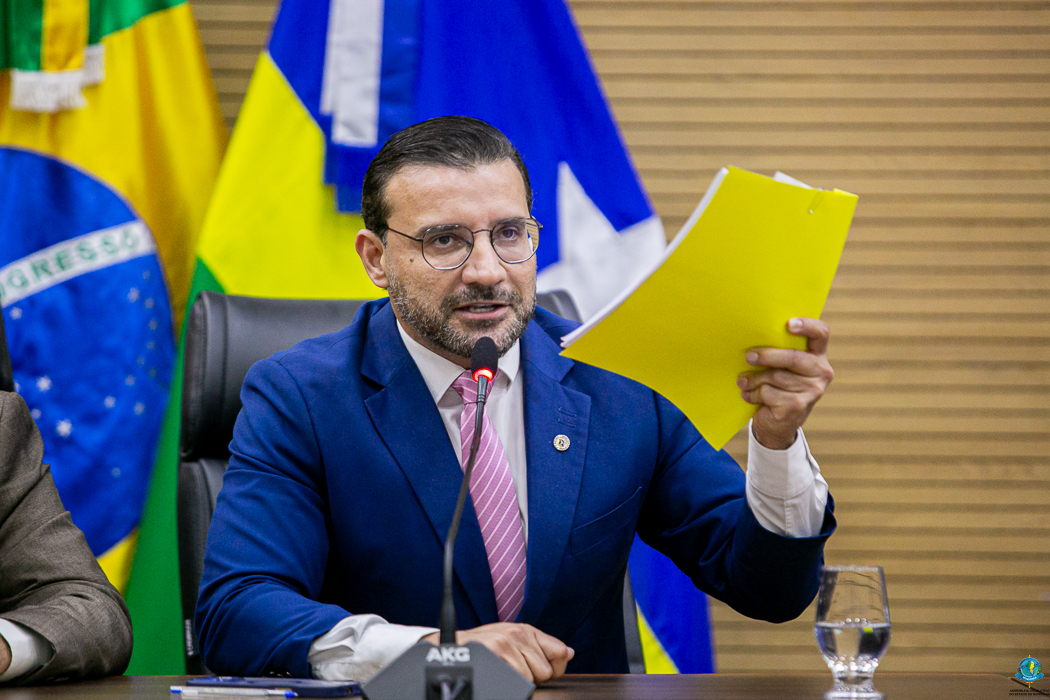 RIBEIRO DO SINPOL: Deputado propõe atualização do auxílio-fardamento para policiais militares