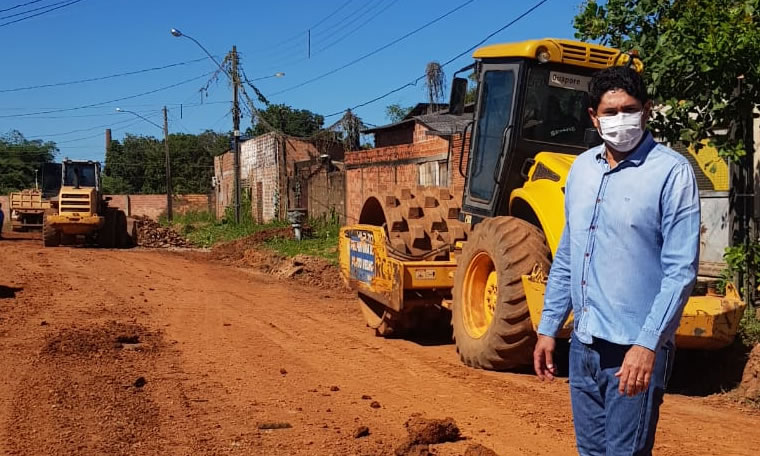 FORÇA TAREFA: Prefeitura atende pedido de Márcio Pacele e realiza limpezas de córrego e rua 