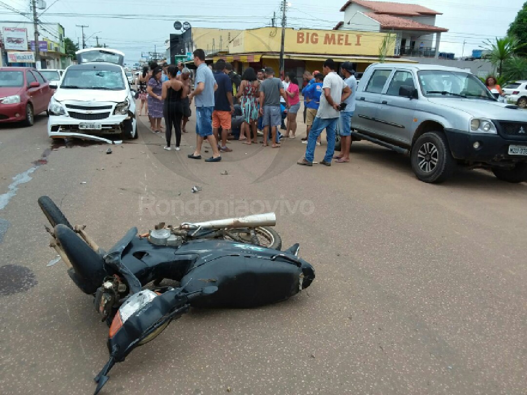 INVADIU: Motociclista fica em estado grave após violento acidente com carro