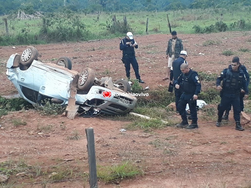 TRÁGICO: Duas pessoas morrem após capotamento de veículo em frente a presídio