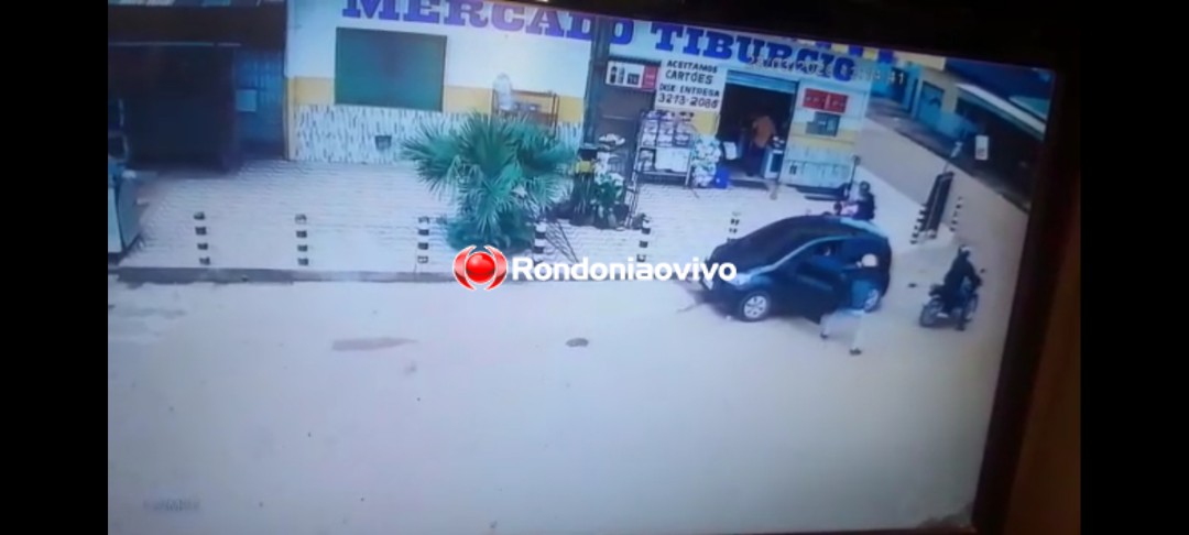 VEJA O VÍDEO: Criminosos agridem empresário durante roubo em frente a mercado