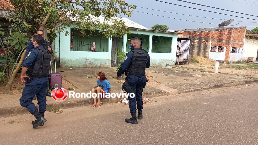 ASSISTA: PM prende mulher que tentou matar rapaz a facadas