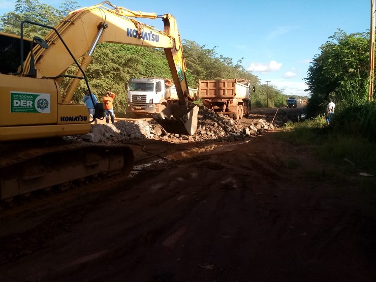 AGILIDADE: DER realiza obras de recuperação da Estrada do Belmont em Porto Velho