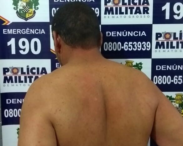 RAIVA: Homem não aceita separação e incendeia as roupas da mulher e do filho