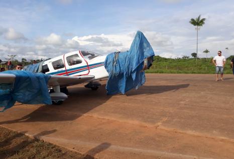 TRAGÉDIA: Colisão entre avião e moto deixa adolescente com braço e perna amputados