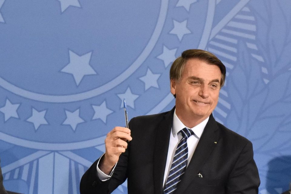 ALTERAÇÃO: Bolsonaro muda decreto e permite queimadas fora da Amazônia Legal