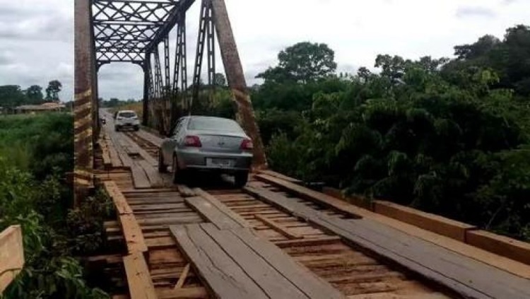 RECUPERAÇÃO: Obras na BR 425 interrompe trânsito por duas horas próximo à Guajará