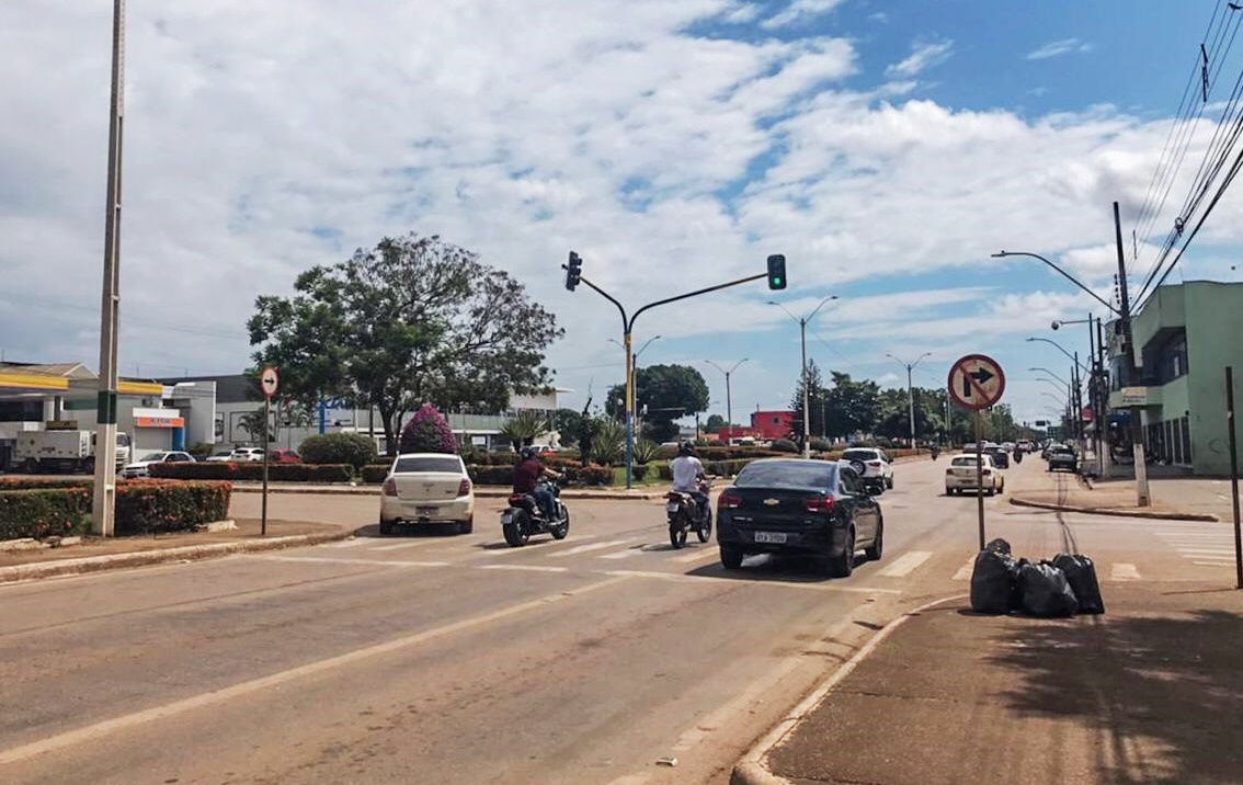 FAKE NEWS: Trânsito não mudou na Av. Jorge Teixeira com Carlos Gomes, informa Semtran