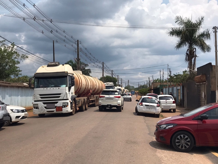 PROTESTO: Motoristas de aplicativo cobram redução do ICMS da gasolina e álcool