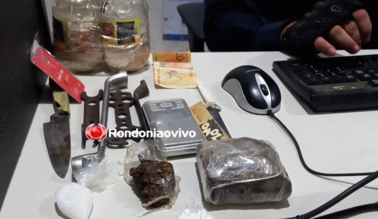 CASA ABANDONADA: PM prende jovem em boca de fumo com droga e moto roubada